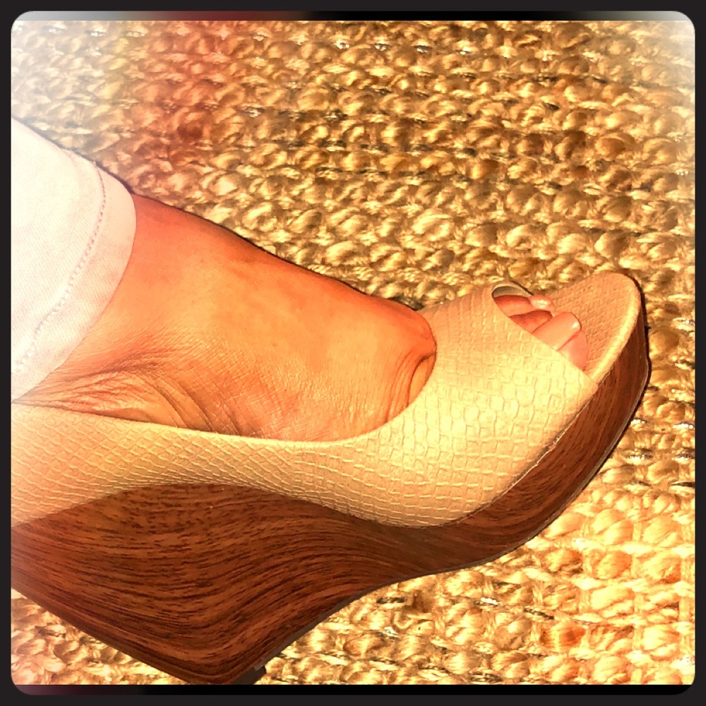 Beige JESSICA SIMPSON wedge